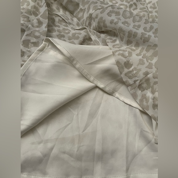 Express Animal Print Top - Picture 9 of 10